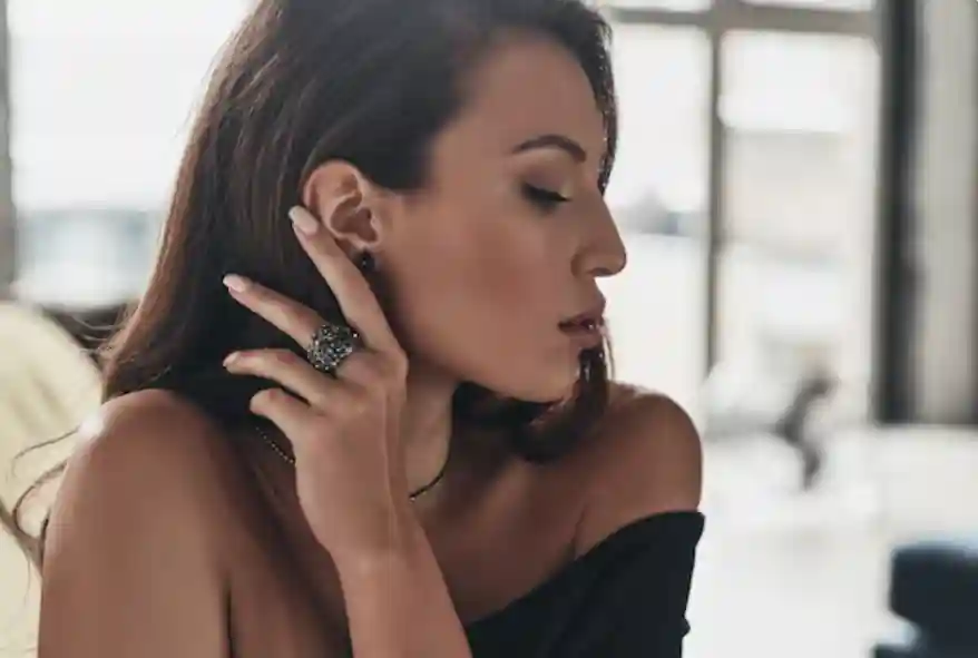 Why Flat Back Earrings Are Worth Considering for All-Day Wear